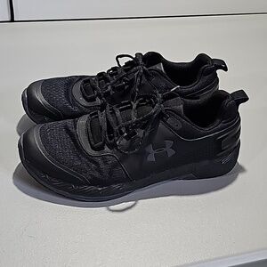 Under armour black size 10.5 athletic shoes